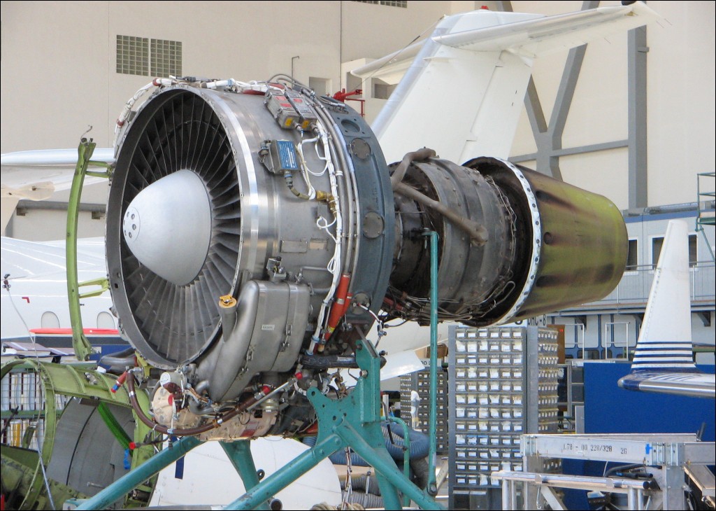 Турбовентиляторный двигатель (ТВРД) и его дальнйшее развитие - турбовинтовентиляторный двигатель (ТВВД). Экономичность + тяга.